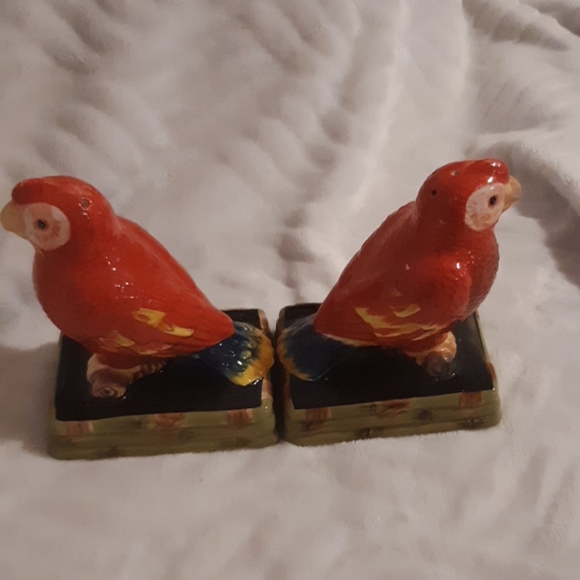 Tropical Parrots Salt and Pepper Shakers - Picture 6 of 8